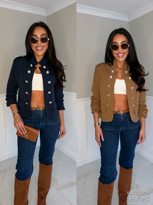 Structured blazer with rushed sleeve ￼